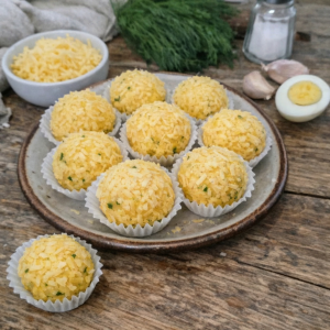 Закуска «Рафаэлло» из яиц и сыра: самая яркая на праздничном столе