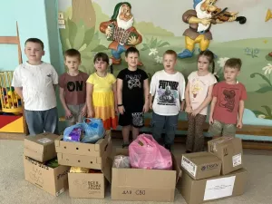 В детском саду №1 «Ласточка» прошла акция по сбору гумпомощи для участников СВО