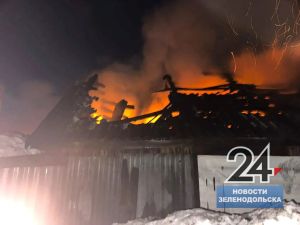 Ночью сгорел дом в поселке Нижние Вязовые