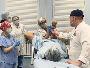 Врачи-гинекологи прошли курсы повышения квалификации с использованием симуляторов