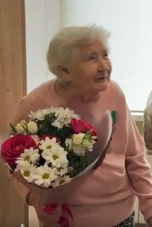 Бывшей узнице концлагеря вручили медаль «Город трудовой доблести»