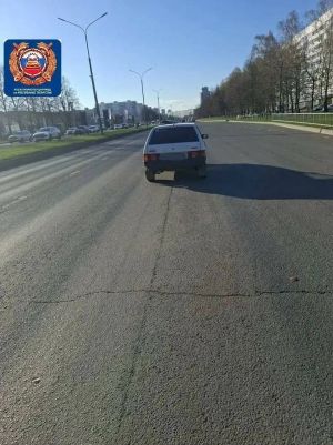 В Набережных Челнах 14-летней самокатчик попал под машину