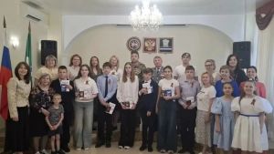 В Зеленодольском ЗАГСе вручили паспорта