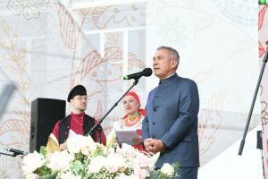 Рустам Минниханов отметил растущий интерес молодежи и детей к празднованию Каравона