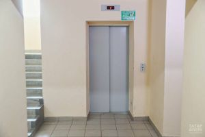 Всем, у кого в подъезде есть лифт, рассказали: платить за его обслуживание можно меньше