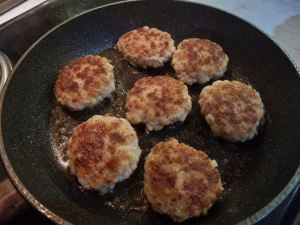 Как приготовить домашние куриные котлеты с мускатным орехом