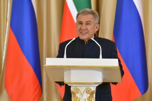 Вдохновляя на богоугодные дела»: Рустам Минниханов поздравил татарстанцев с Рождеством