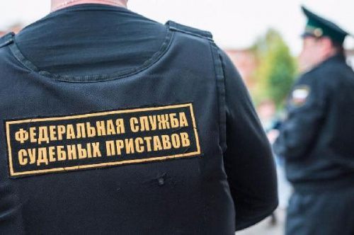 Житель Зеленодольского района погасил долг по налогам после того, как судебные приставы пришли к нему ранним утром