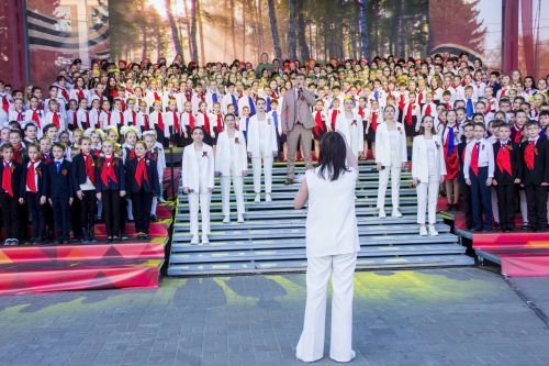 Учителя и дети пели в одном хоре. Финал фестиваля-конкурса хоров «Поющий май» прошел в Зеленодольске накануне Дня Победы