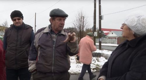 Оставить или убрать? Жильцы не могут договориться между собой на тему определения площадки для мусорных баков