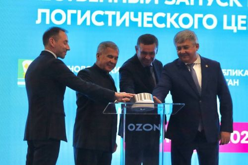 Минниханов принял участие в открытии второй очереди логоцентра Ozon в Татарстане
