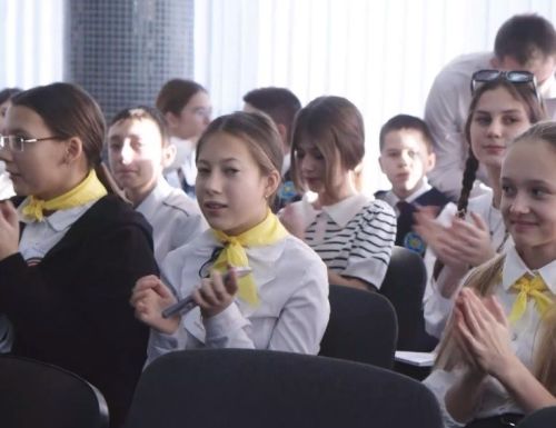 Школьники в Зеленодольском районе представили проект по изготовлению украшений из холодного фарфора