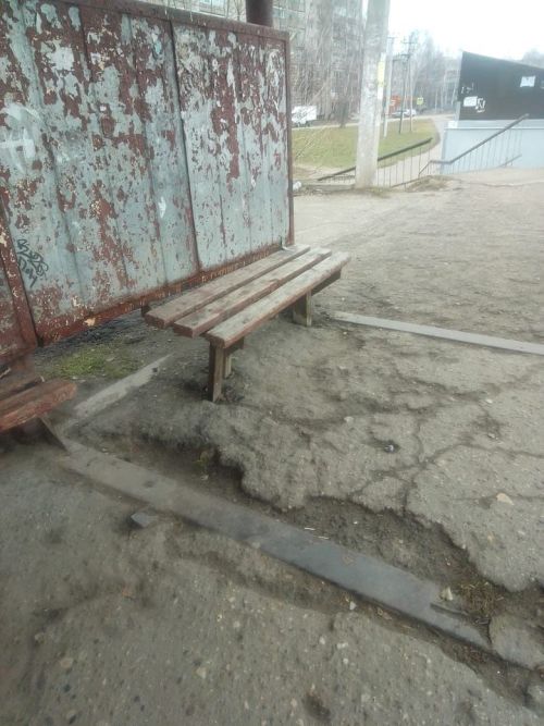 Зеленодольцы просят отремонтировать автобусную остановку