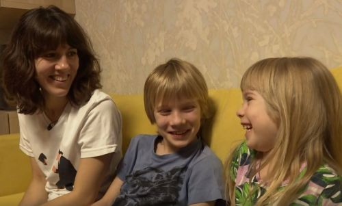 Этой маме признаются в любви в 4 раза чаще. Жительница Зеленодольска Елена Губанова воспитывает трех дочерей и сына