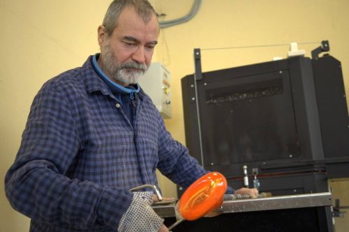 Мастер-классы по выдуванию елочных шаров запустят в Свияжске перед Новым годом