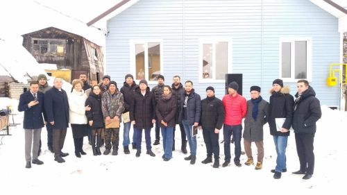 В Зеленодольском районе многодетной семье погорельцев вручили ключи от нового дома