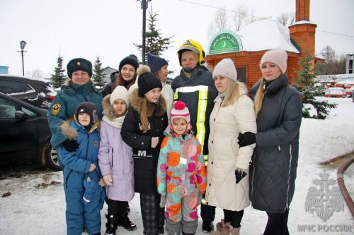 В Зеленодольском гарнизоне провели торжественную церемонию принятия присяги и проводили на пенсию руководителя гарнизона Зуфара Халиуллина