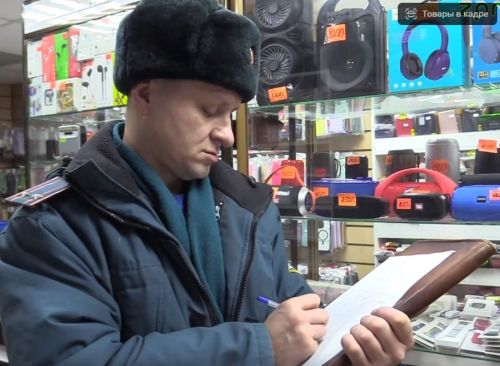 Как правильно запускать петарды и фейерверки в Новый год, напомнили сотрудники МЧС