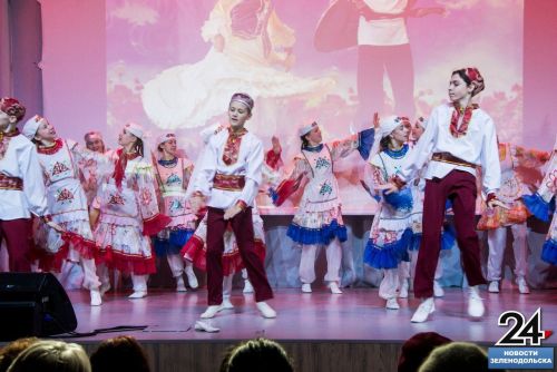Красочный концерт, посвящённый Дню матери, прошел в Центре культурного развития