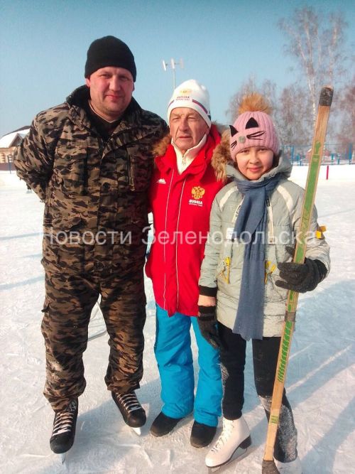 В ледовой коробке СК «Метеор» прошли соревнования на призы тренера по конькобежному спорту Хакима Валиуллина