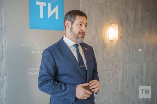 Глава Минпрома Татарстана Олег Коробченко подчеркнул, что необходимо вернуть армию курьеров и таксистов на заводы