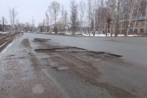 Стало известно, на каких улицах собираются отремонтировать дороги в текущем году в Зеленодольске