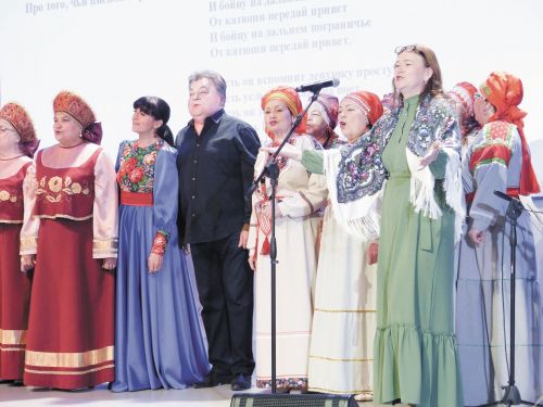 Фестиваль русской песни «Поем под гармонь» впервые прошел в Центре культурного развития на Мирном