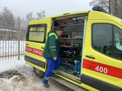 Не справился с управлением, врезался в опору и погиб