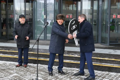 Работники управления сельского хозяйства Зеленодольского района получили автомобиль от Рустама Минниханова