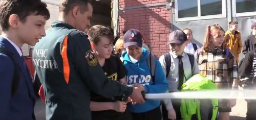 Ученики зеленодольской гимназии №10 узнали всё о профессии пожарных