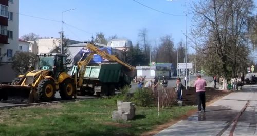 Мобильный репортёр: улицу Ленина приводят в порядок в канун майских праздников