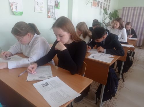 Ученики школы № 15 пишут «Диктант Победы»