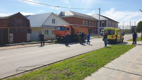 В Лаишеве «КамАЗ» выехал на обочину и врезался в столб