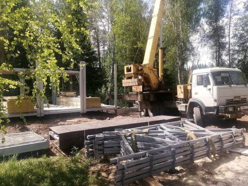 В Зеленодольском районе в поселке Садовый началась установка модульного ФАП