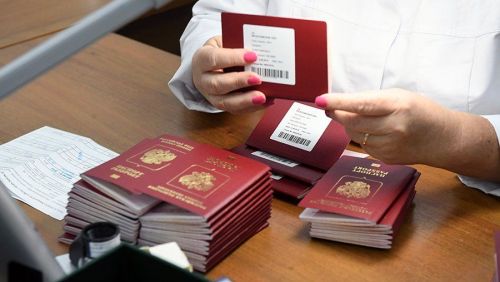 С 1 июня заявления на загранпаспорта нового поколения снова принимают