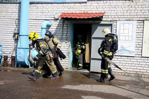 Пожарные ПСЧ-53 победили на соревнованиях среди звеньев газодымозащитной службы