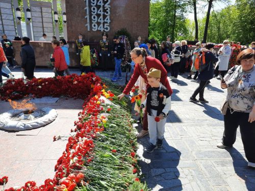 «Вечная память павшим в Великой Отечественной войне»: Возложение цветов и венков к Вечному огню