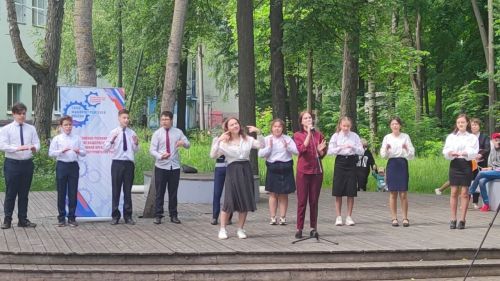 В День защиты детей на нескольких праздничных площадках Зеленодольска звучали песни на Русском жестовом языке