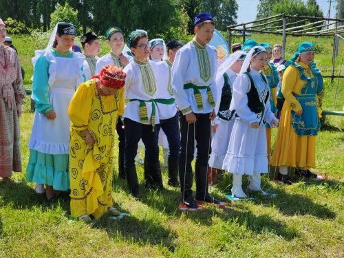 Игры у двойных ворот. В Больших Кургузях провели фольклорный фестиваль «Кушкапка уеннары-2023»