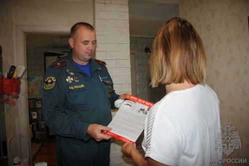 Зеленодольские пожарные проводят профилактические рейды по жилым домам многодетных семей