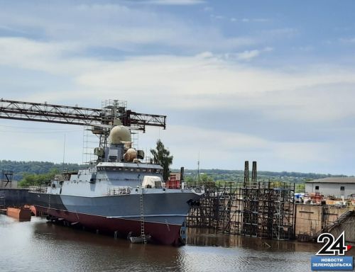 На заводе им.Горького спустили корабль «Туча» и наградили лучших корабелов