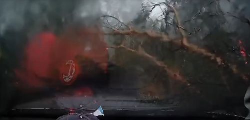 В сети опубликовано видео начала урагана на озере Яльчик, где погибли туристы