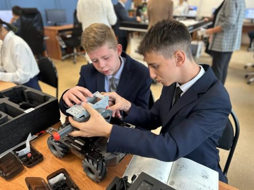 На базе зеленодольского лицея №1 открыли детский технопарк «Кванториум»