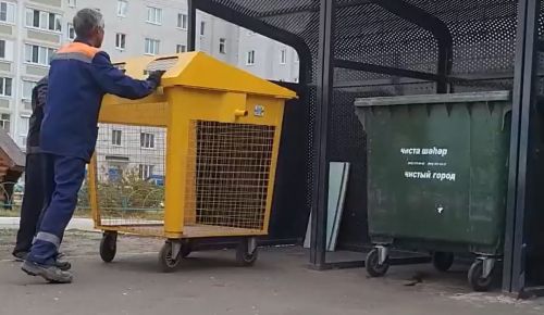 В Зеленодольске установили 10 желтых контейнеров-сеток для сортируемых отходов