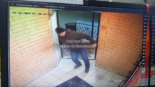 В Зеленодольске мужчина поскользнулся на пороге магазина, ударился головой и умер