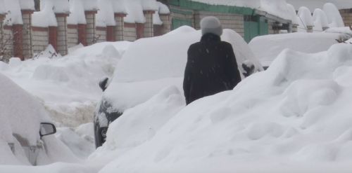 Страдает частный сектор: Жители ул.Краснофлотской по-прежнему в снежном плену