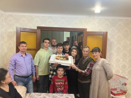 Ринат Шарипов успел поработать шофером и ветеринарным врачом, пожить в Бухаре и Зеленодольске – ему 75 лет