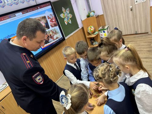 С первоклассниками Зеленодольского «Лицея № 14» провели урок на тему создания крепкой семьи