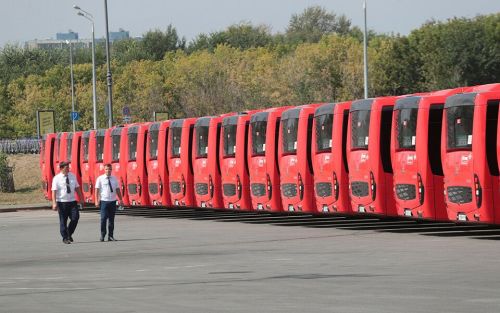 Раис Татарстана провел осмотр новых автобусов, прибывших в Казань