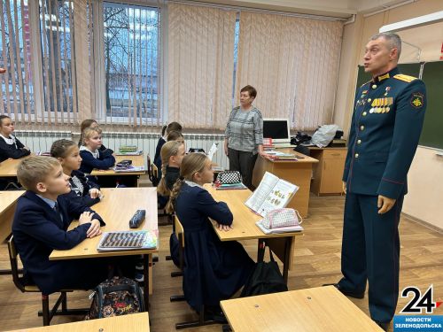 Герой России Максим Шоломов рассказал зеленодольским лицеистам о том, как дорожат их письмами на фронте